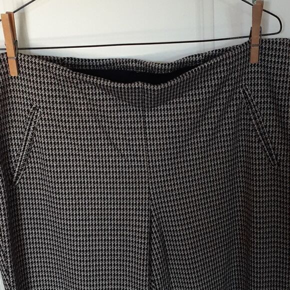 Herringbone pants, butterscotch shirt & brown jean jacket 3-pc. outfit of Woman - Picture 12 of 15